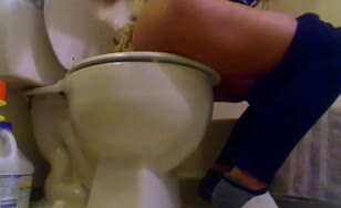 Hot wife shitting