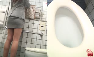Using public bathroom to poop