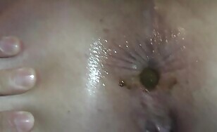 Big booty lady pooping closeup 
