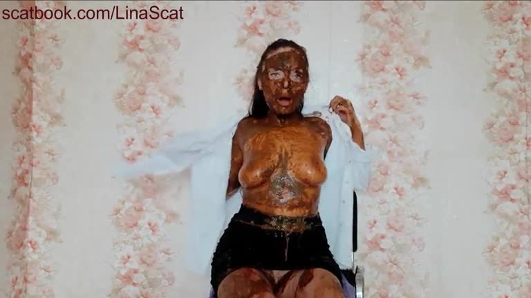 Sexy secretary rubbing shit on her fantastic body