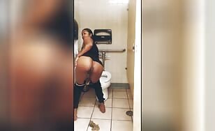 Curvy thick ass ebony babe shitting 