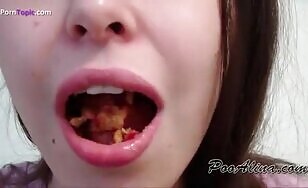 Poop loving sexy girl 