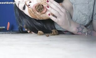 Cute teen girl eating shit and smearing 