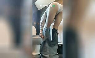 English chick shits nicely on the floor