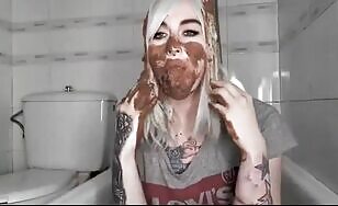 Perfect tattooed blonde bitch playing with shit 