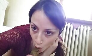 Woman shares her shit with boyfriend - 09:52