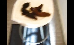 Big lady dumps creamy shit - 03:20