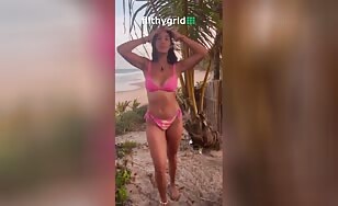 Busty lady shits on beach - 03:04