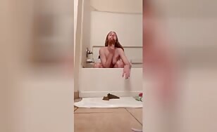 Beautiful lady shits - 08:59