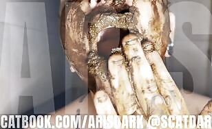 Hottie Eats a Handful of Poop - 00:10