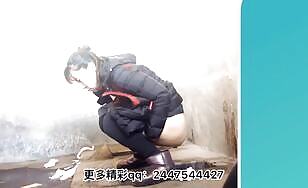 Women Dump Heavily in Toilet - 04:29