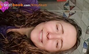 Curvy Indian Lady Dumps a Huge Load - 00:12