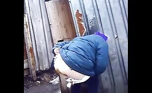 Russian Woman Takes a Nice Dump - 00:38