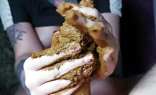 Babe Gives Scat Blowjob - 06:09