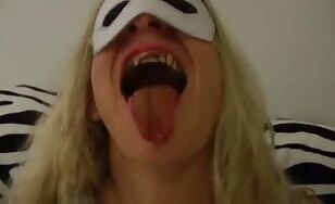 Lady Chews Her Own Shit - 02:14