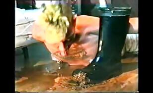 Sexy Slave Takes a Nasty Dump - 06:40