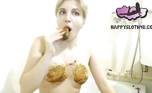 Woman Sucks a Big Turd - 02:01