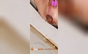Three Women Take a Weird Shit - 00:21