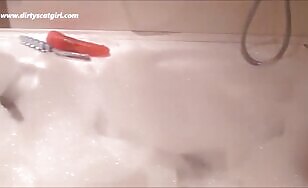 Victoria and Denise take a dirty bath - 00:58