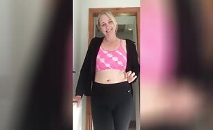 Filthy English Milf Shits and Farts - 05:50