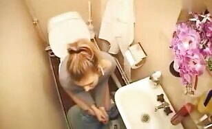 Curvy Babe Checks Her Progress and Takes a Nice Dump - 00:19