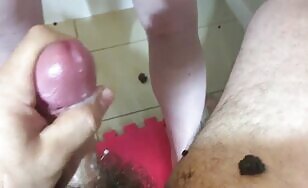 Busty Babe Comes and Goes with a Nice Dump - 05:40